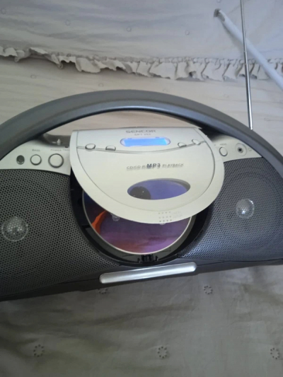 rádio Sencor s uchytom