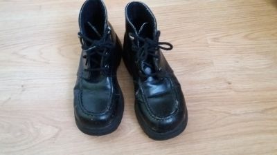Černé dětské boty vel. 32 (délka chodidla 19,5 cm)