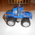 Auto modré