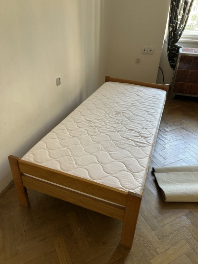 postel jednolůžko