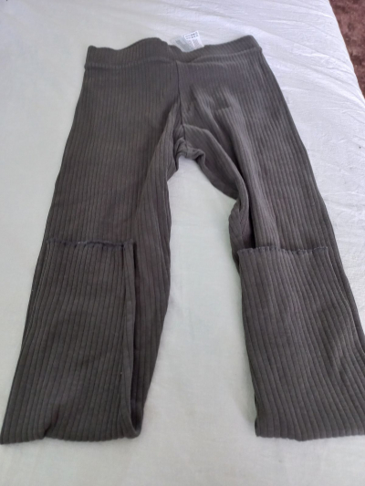 Šedé leginy 140