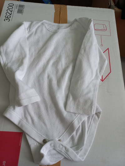 Ciste bílé body vel. 86