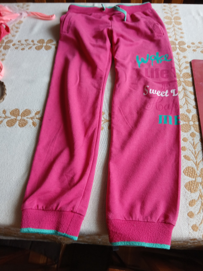 tepláčky růžové, kolem 6 r