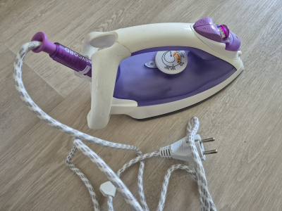 Žehlička Tefal, bez napařování