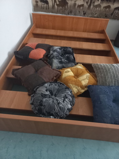 Nová postel 1 1/2 lůžka