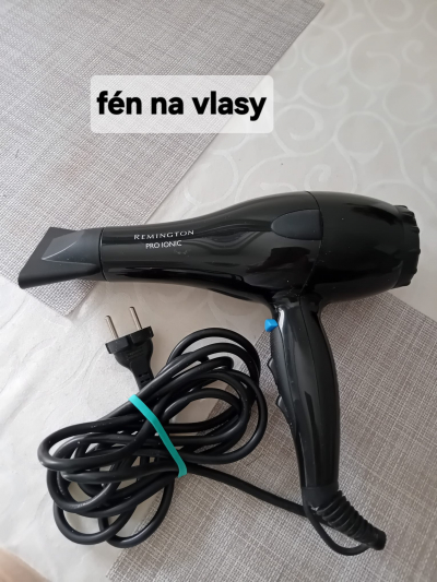 Fén a foukací kartáč na vlasy