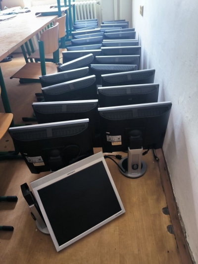 29 Ks monitorů Samsung 911NT
