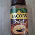 Instantní káva po datu spotřeby.