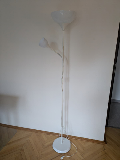Stojací lampa z Ikey