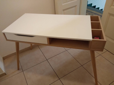 Pracovní stůl jako nový