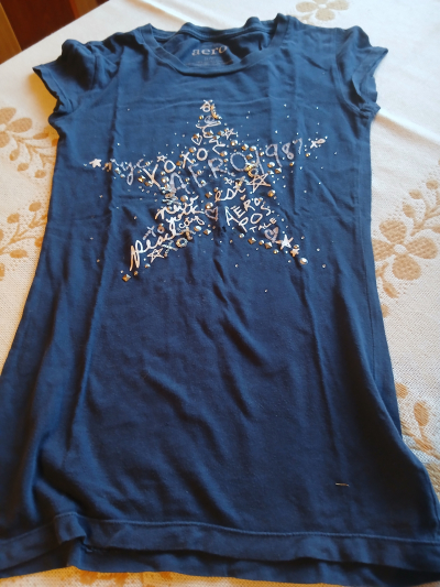 dlouhé modré tričko s hvězdou , asi S