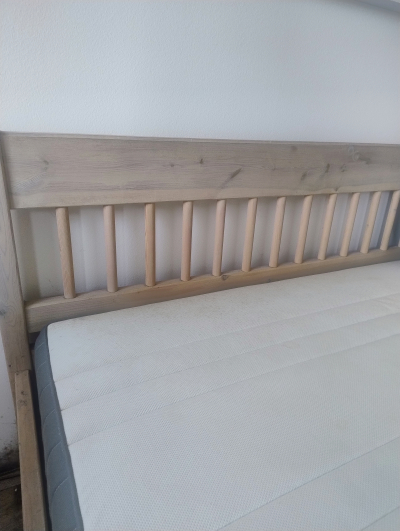 Postele Ikea a skrinka Ikea Stuva