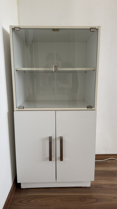Tři skříňky  - Šířka 64cm, výška 60cm, hloubka 40cm