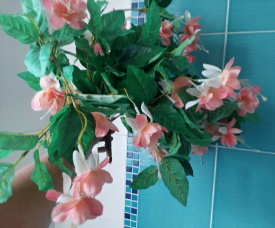 umělá kytice (Fuchsie) – růžovobílá