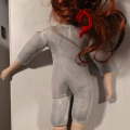 Porcelánová panenka hledá péči a záchranu (40 cm)