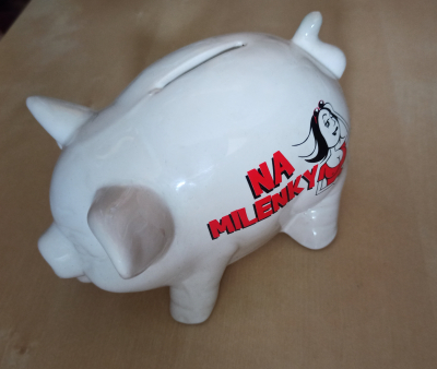 Nové porcelánové prasátko (kasička)