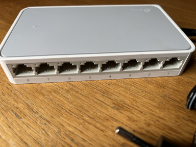 TP Link - 8 portový stolní přepínač 10/100 Mbit/s