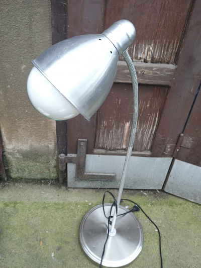 Stojací lampa asi 100 cm
