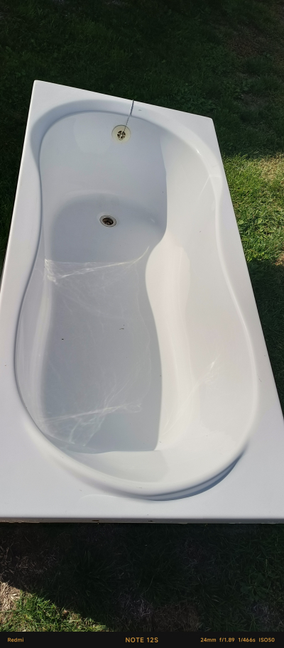 Akrylátová vana s bočnicí.160 cm