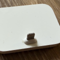 Original Apple lightning stojánek 2
