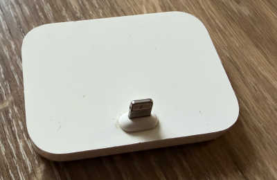 Original Apple lightning stojánek 2