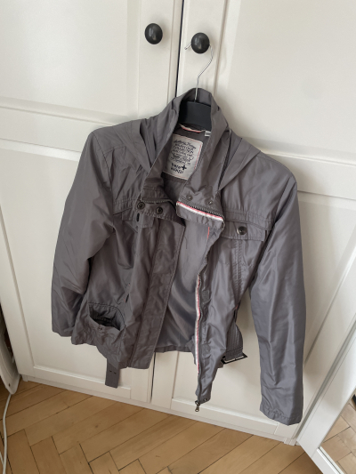 Khaki bunda S-M s páskem