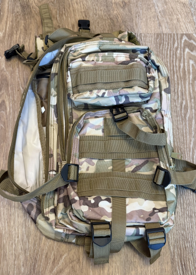 Batoh army styl - minimálně použitý
