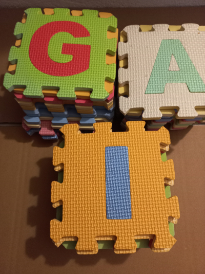 Písmenkové pěnové puzzle