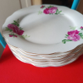 Porcelánové šálky, podšálky, dezertní talíře