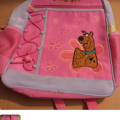 Hezký růžový batoh s pevnými zády