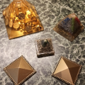 Pyramidy.