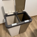 2 odpadkové koše (např. na plast/papír)