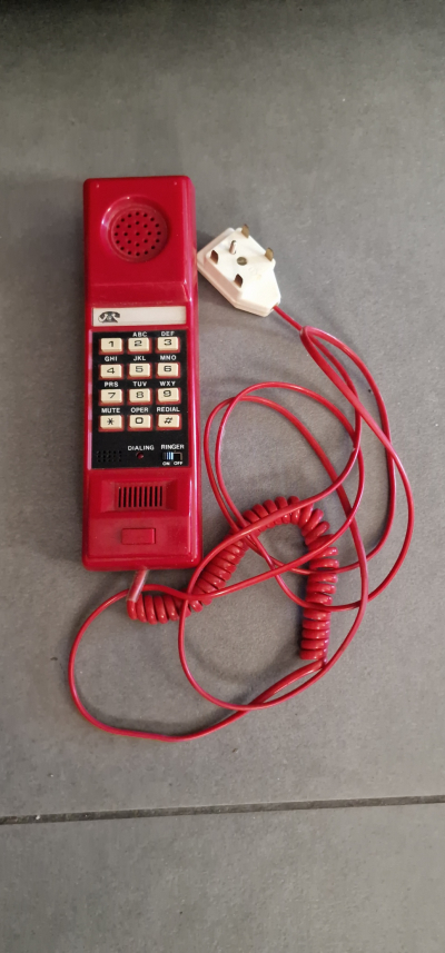 Telefon ("pevná linka")