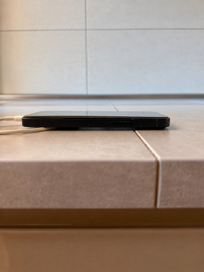iPhone 13 mini – k opravě nebo na díly