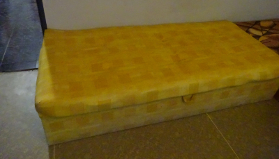 Daruji válendu s prostorem k uložení