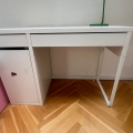 Pracovni stul,