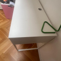 Pracovni stul,