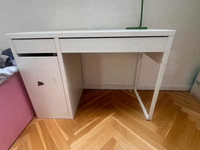 Pracovni stul,