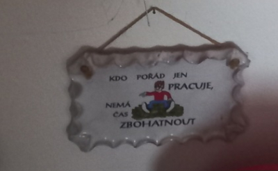 Bila cedulka s textem