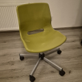 Malá židle na kolečkách