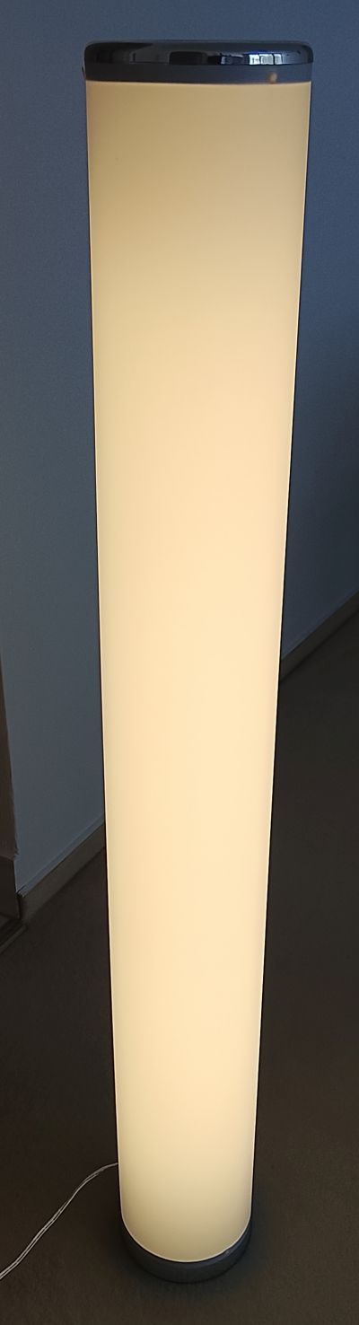 Stojicí LED lampa