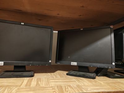Různé monitory LCD 19