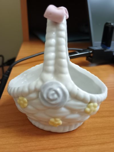 Porcelánový kosicek