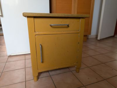 Retro noční stolek se šuplíkem