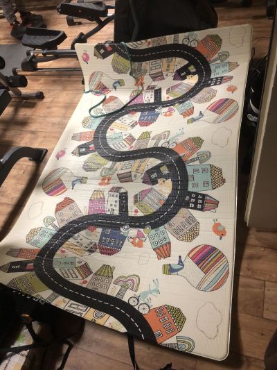 Omyvatelná polstrovaná podložka cca 1,5 x 2 m