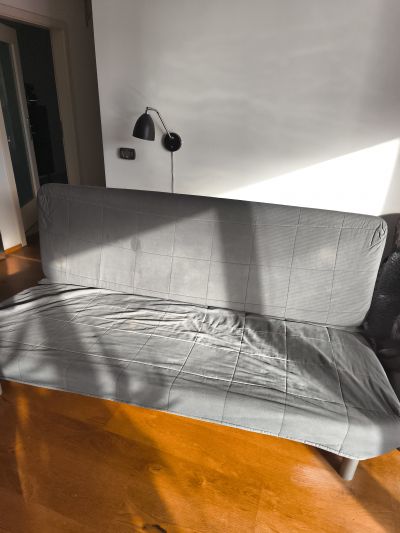 Daruji za odvoz dvě starší pohovky Beddinge Ikea