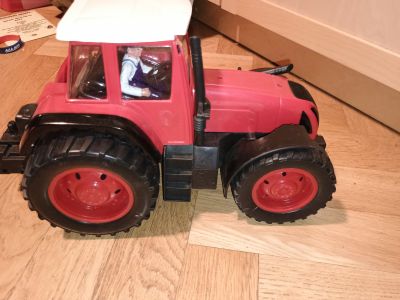 Velký traktor na setrvacnik
