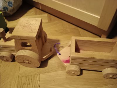 Dřevěný traktor