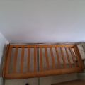 dřevěná postel z masivu