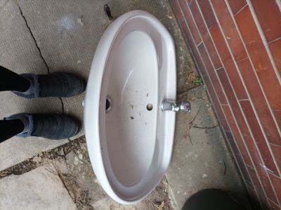 Umyvadlo s baterií